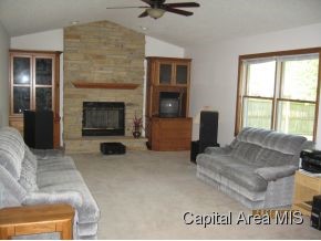 1704 Hunter Ridge Drive Springfield, IL 62704 - Photo 3 of 16 Gallery Image 3