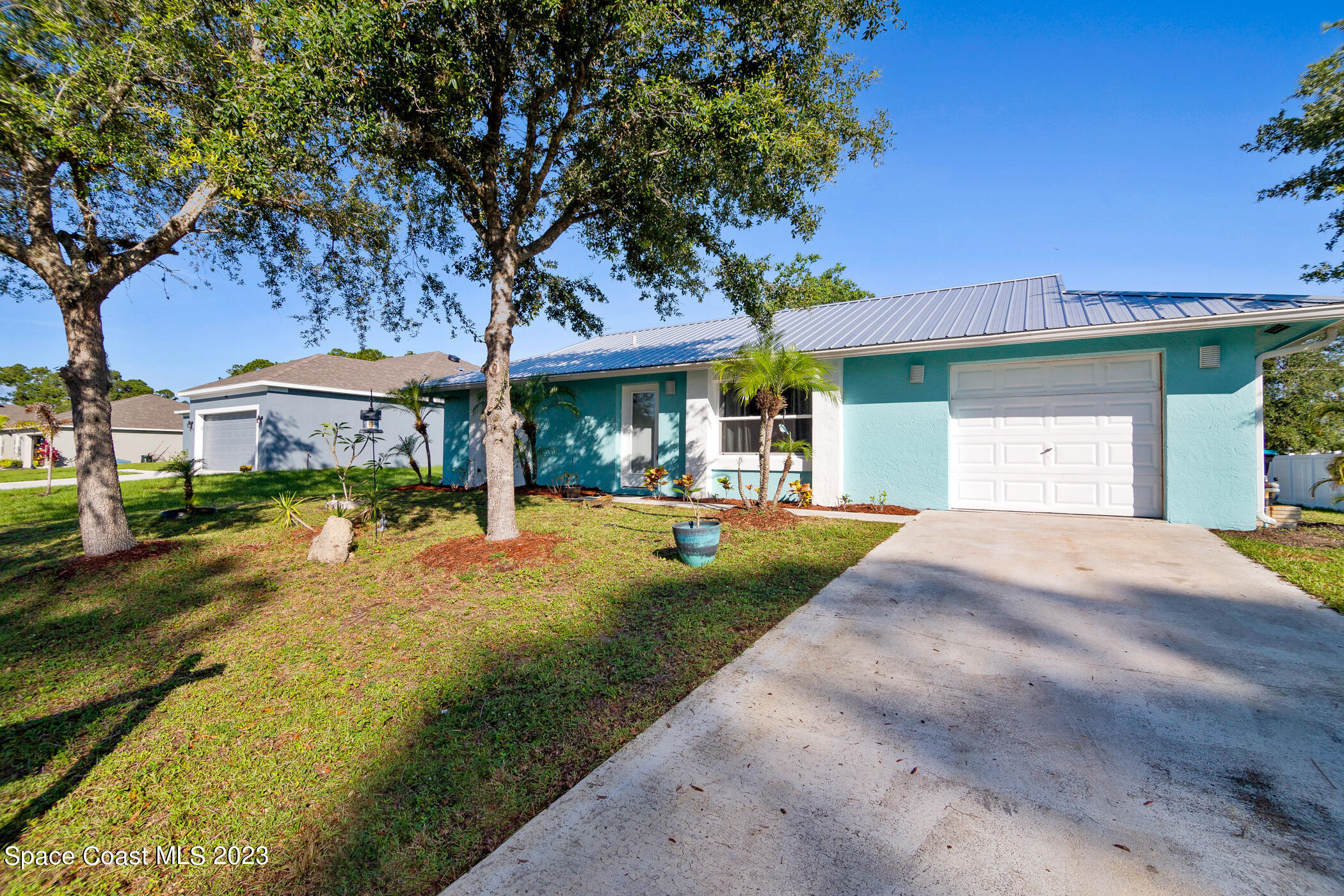 655 Airoso Road Southeast Palm Bay, FL 32909 - Photo 2 of 17 655 Airoso Rd MLS-2