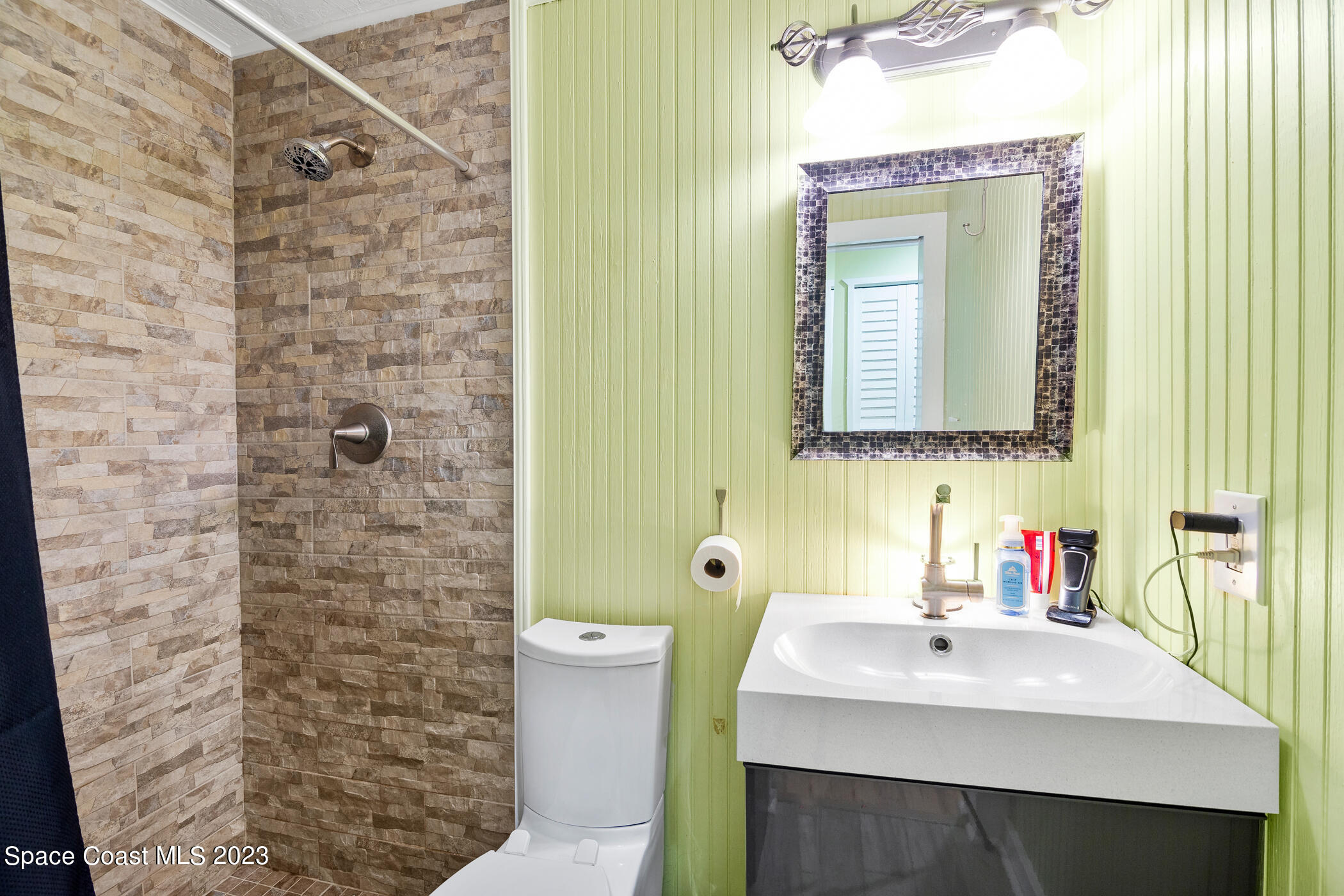 655 Airoso Road Southeast Palm Bay, FL 32909 - Photo 3 of 17 655 Airoso Rd MLS-3