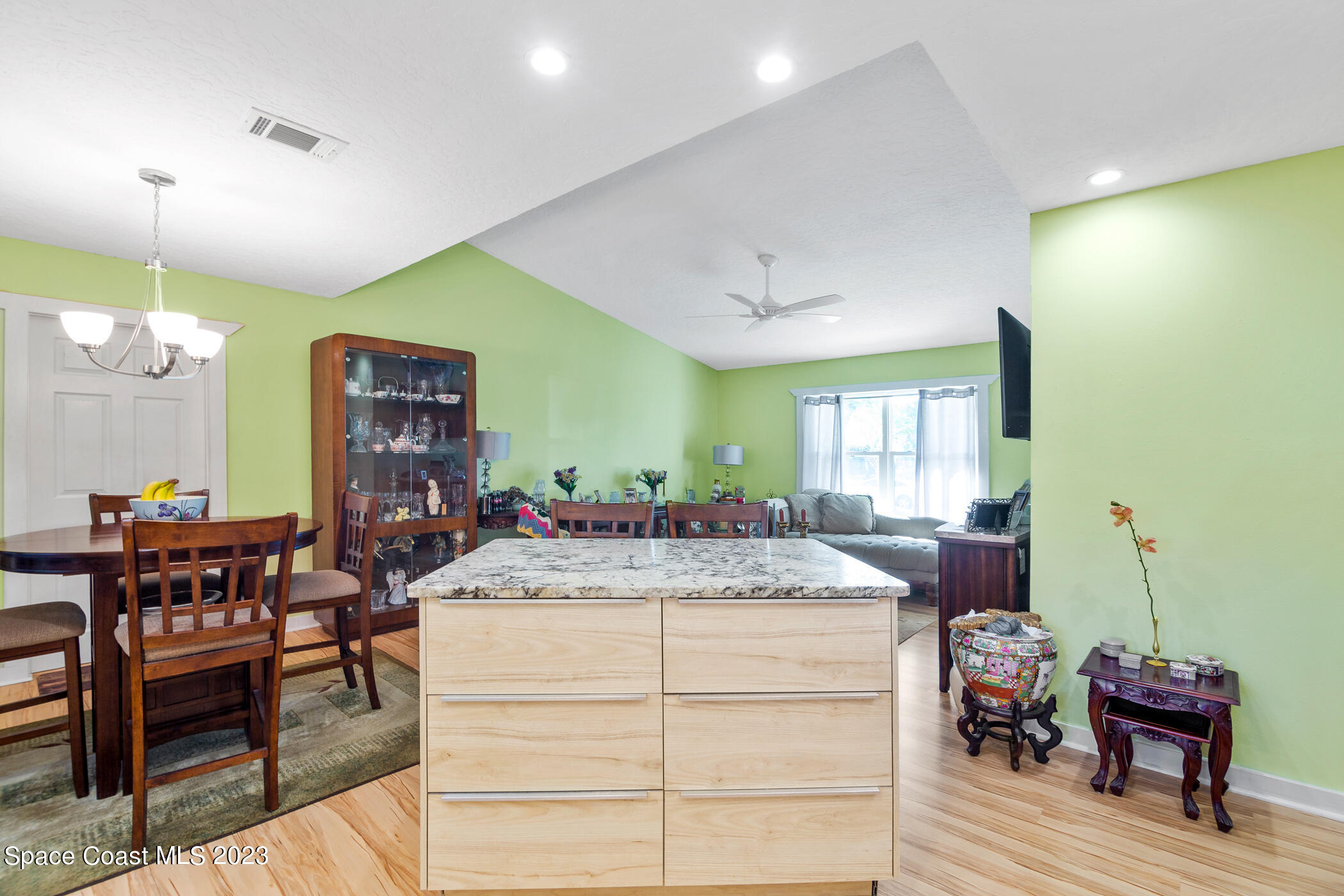 655 Airoso Road Southeast Palm Bay, FL 32909 - Photo 10 of 17 655 Airoso Rd MLS-10