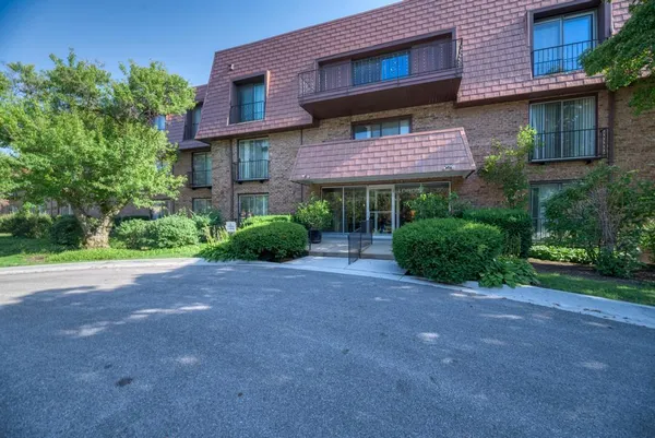 $289,900 | 4000 Dundee Road, Unit 107, Northbrook, IL 60062