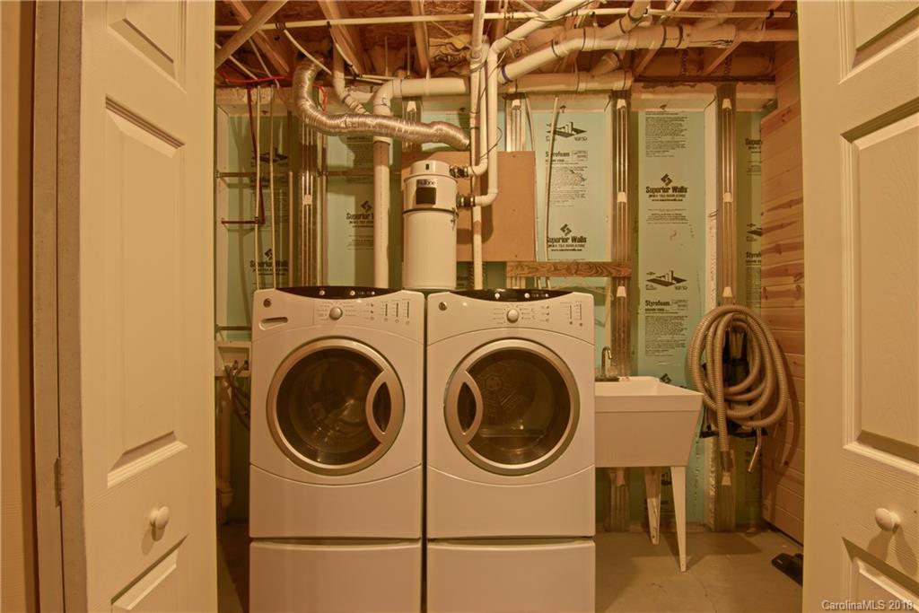 548 Miller Branch Road Mars Hill, NC 28754 - Photo 22 of 35 a utility room with dryer and washer