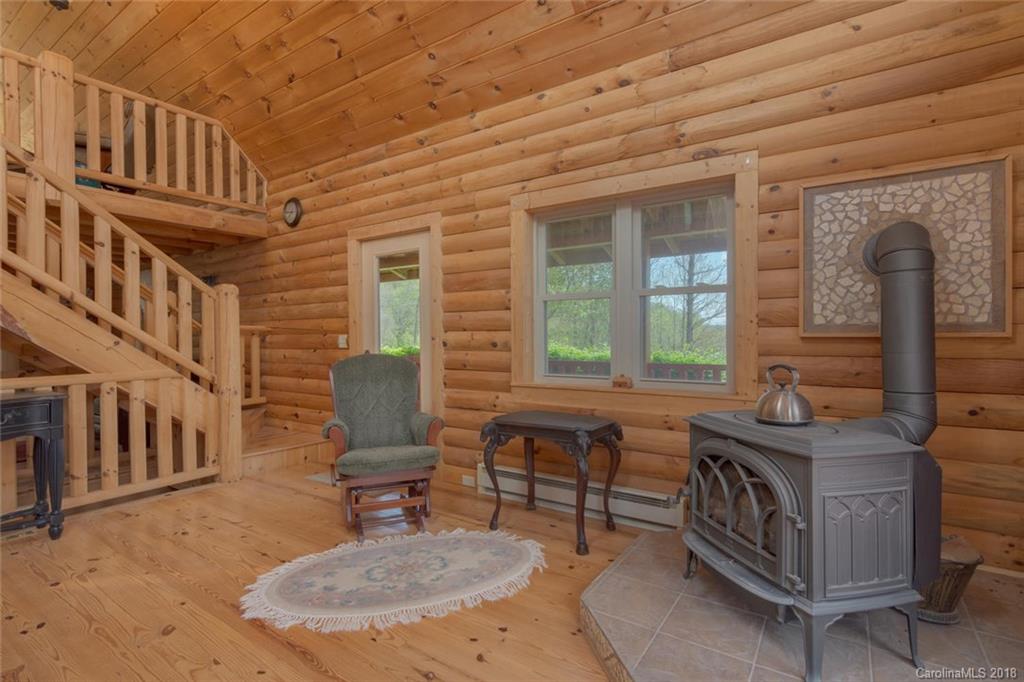 548 Miller Branch Road Mars Hill, NC 28754 - Photo 9 of 35 a view of a livingroom with furniture