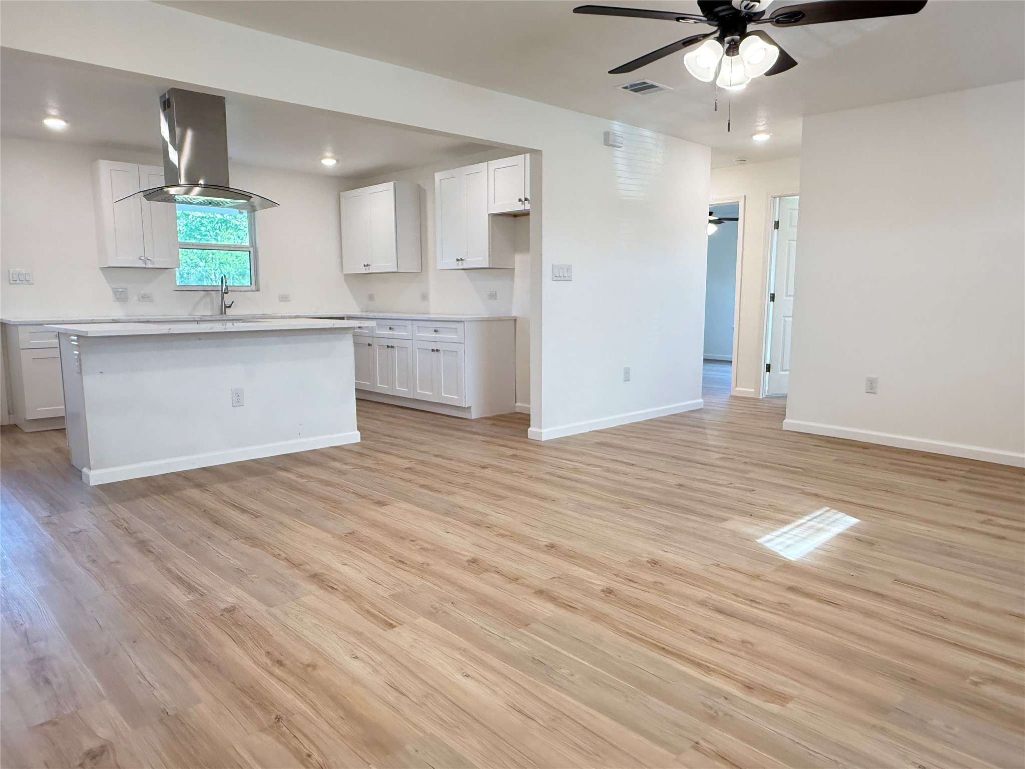 800 Old Thorndale Road Taylor, TX 76574 - Photo 4 of 20 Open concept with large living area