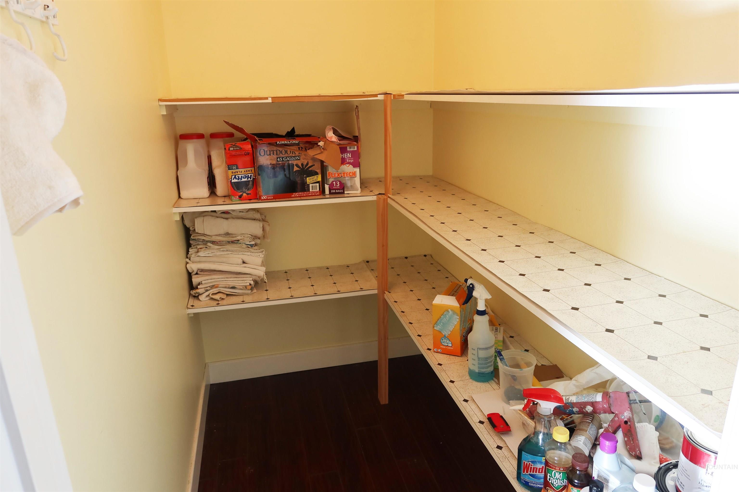 223 Hillcrest Road Burley, ID 83318 - Photo 11 of 27 View of pantry
