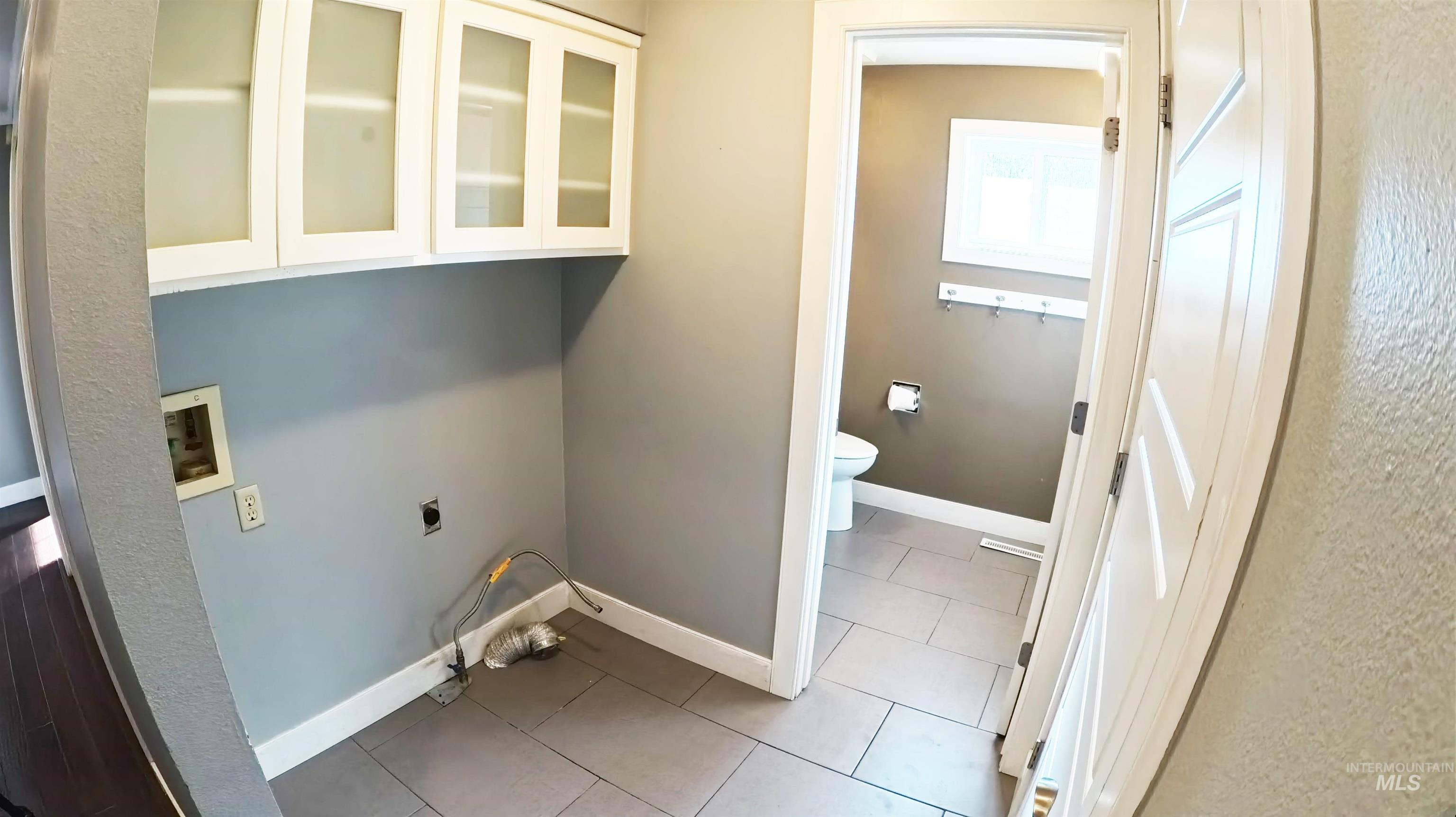 223 Hillcrest Road Burley, ID 83318 - Photo 18 of 27 Laundry area featuring washer hookup, light tile patterned floors, electric dryer hookup, and a textured wall
