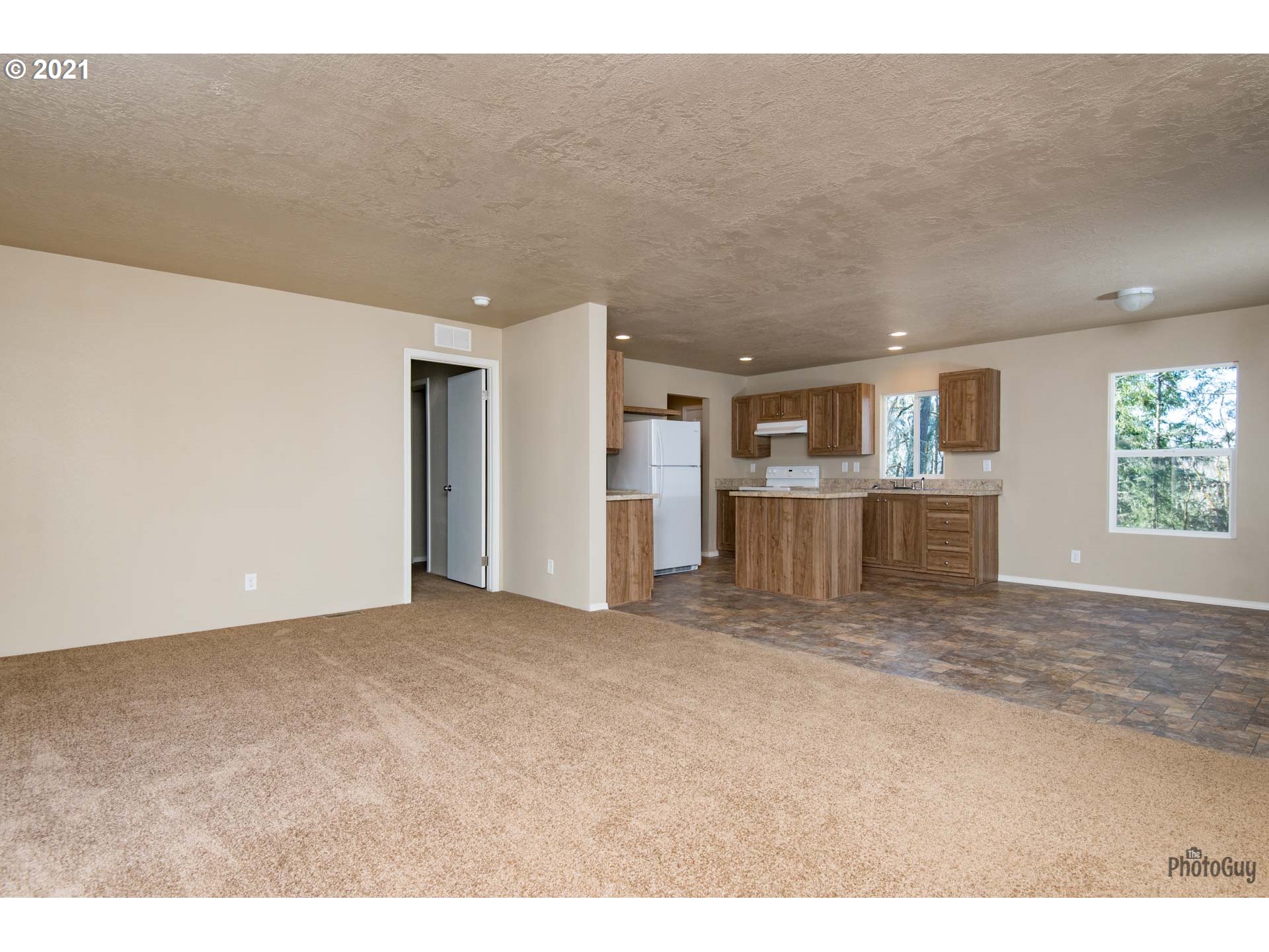 32390 Dillard Road Eugene, OR 97405 - Photo 2 of 32 Gallery Image 2