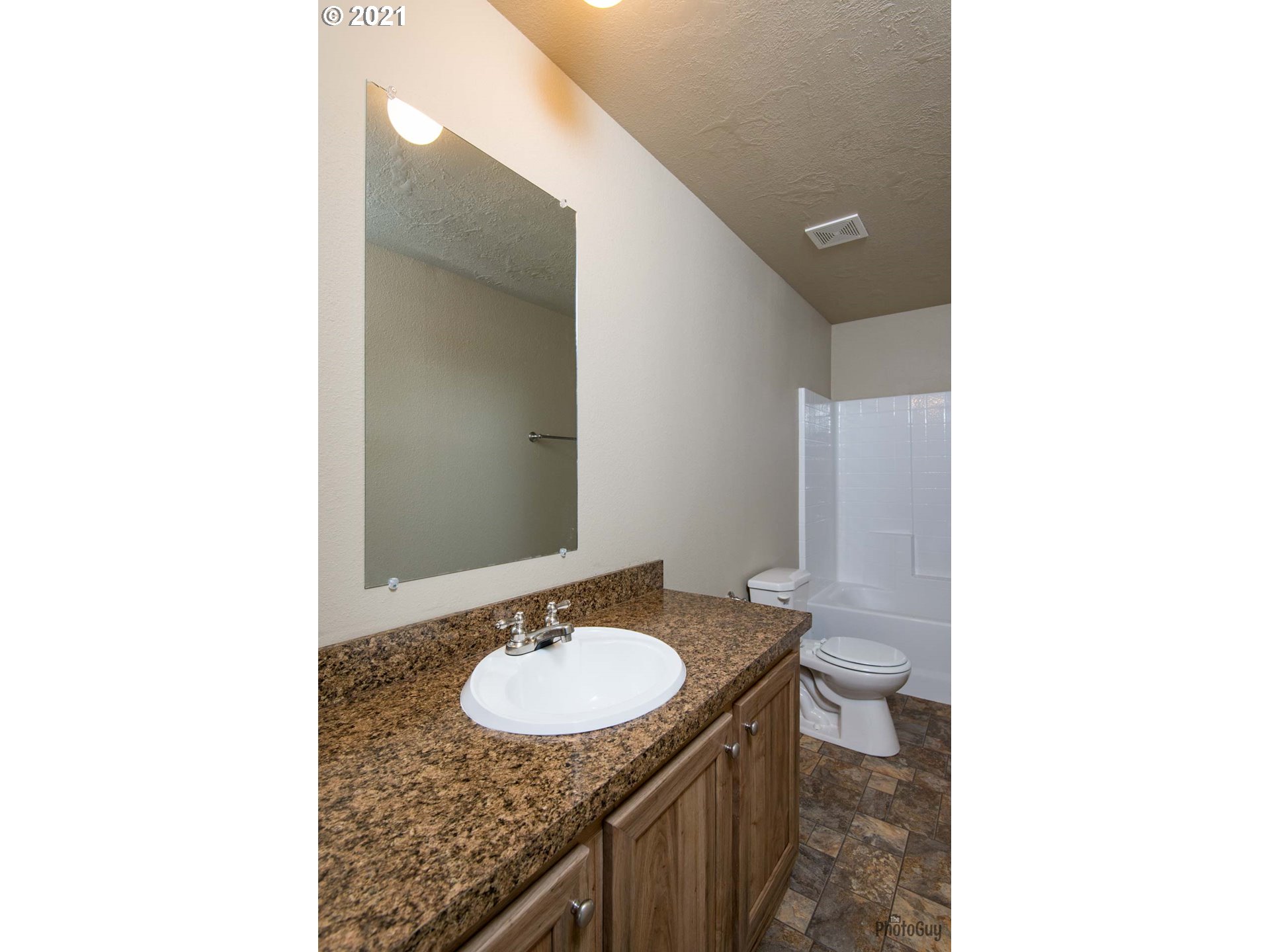 32390 Dillard Road Eugene, OR 97405 - Photo 12 of 32 Gallery Image 12