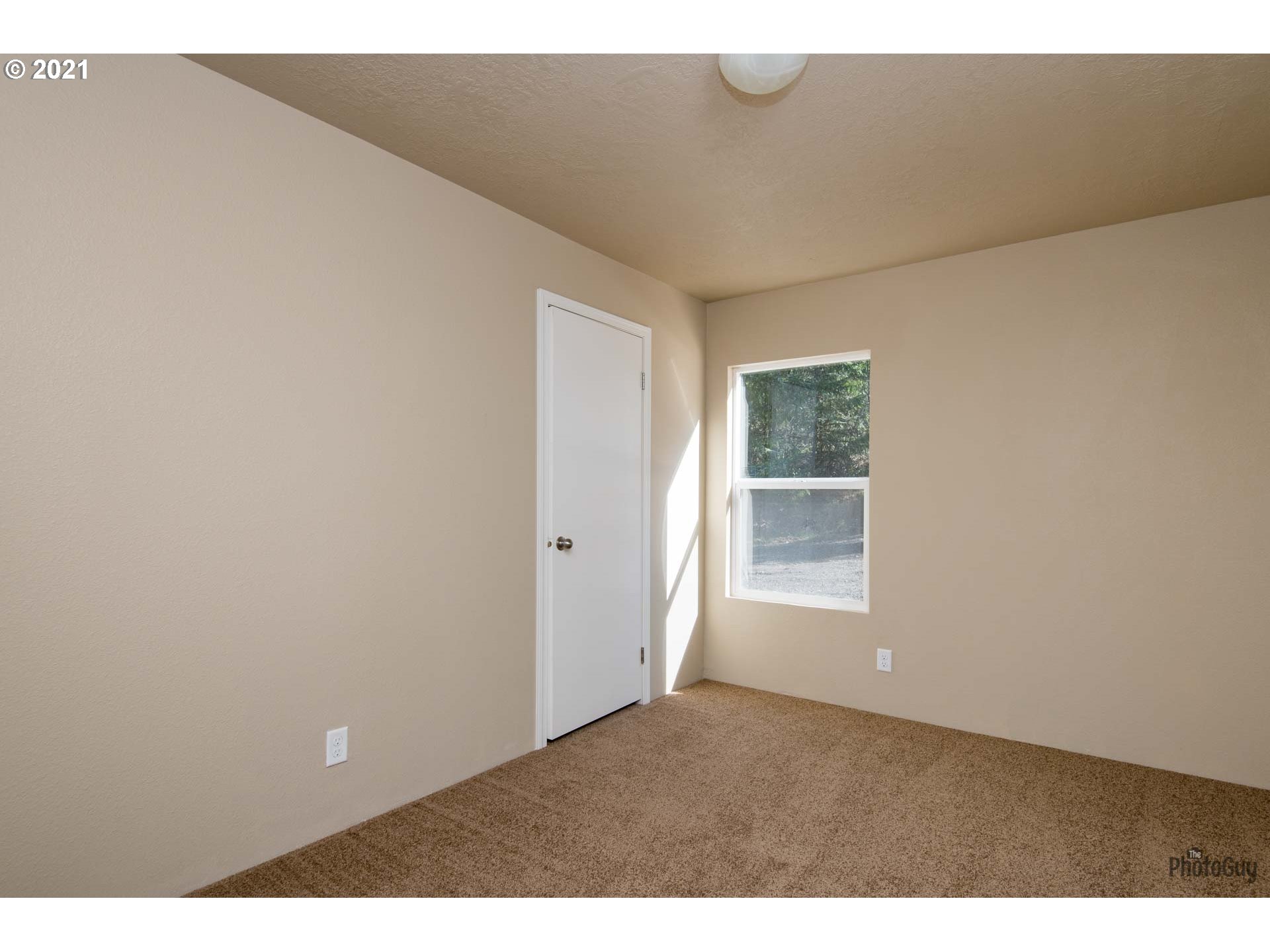 32390 Dillard Road Eugene, OR 97405 - Photo 13 of 32 Gallery Image 13