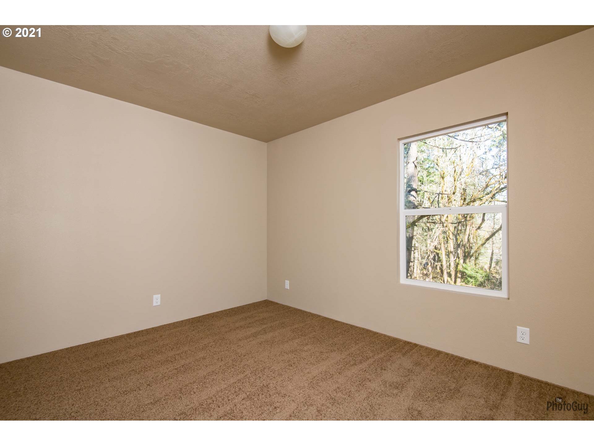 32390 Dillard Road Eugene, OR 97405 - Photo 14 of 32 Gallery Image 14
