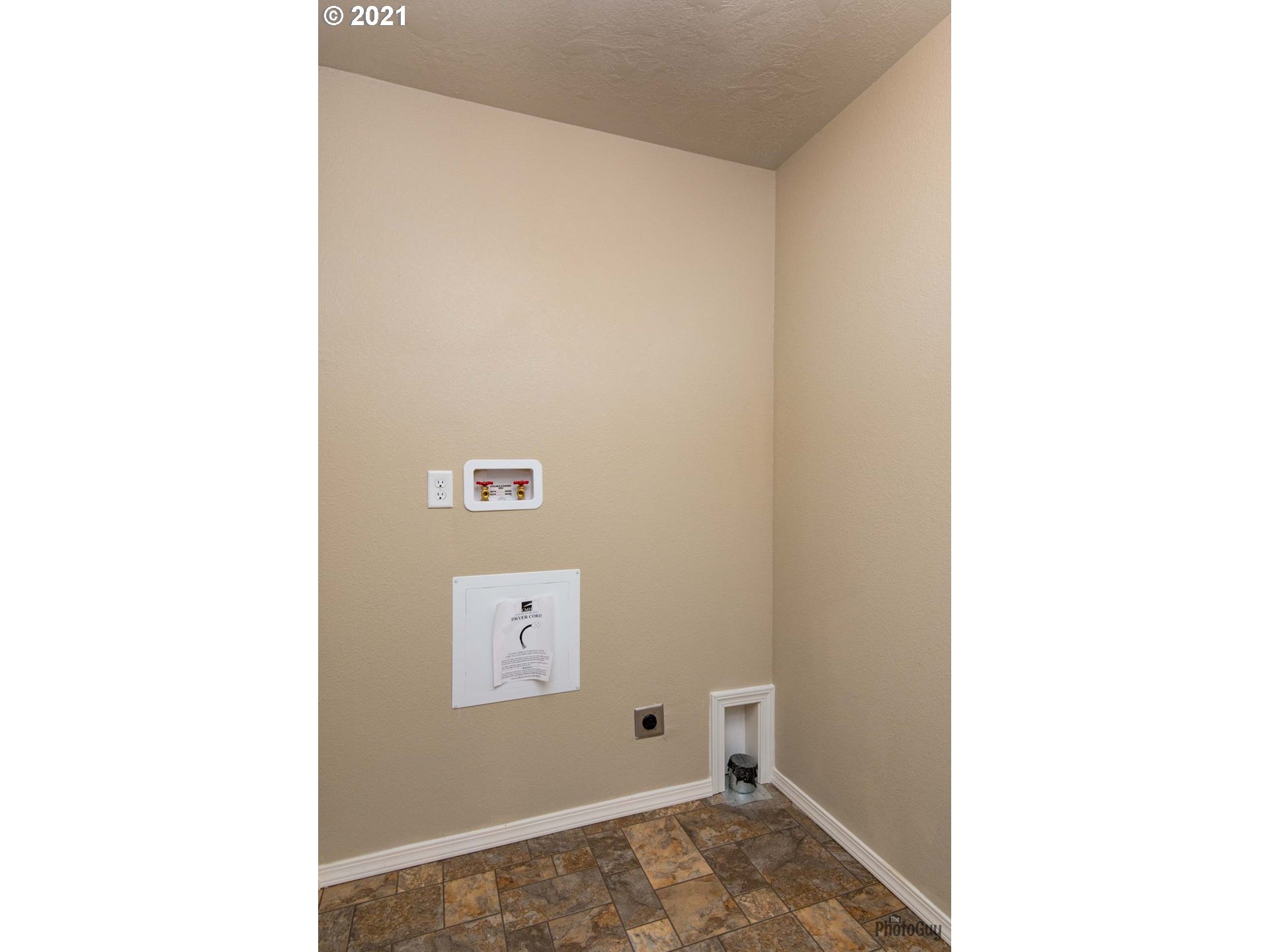 32390 Dillard Road Eugene, OR 97405 - Photo 16 of 32 Gallery Image 16