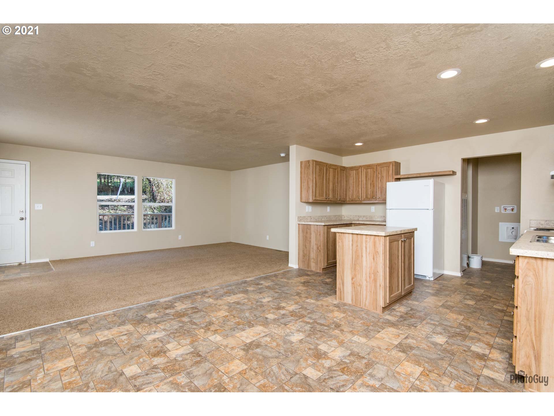 32390 Dillard Road Eugene, OR 97405 - Photo 4 of 32 Gallery Image 4