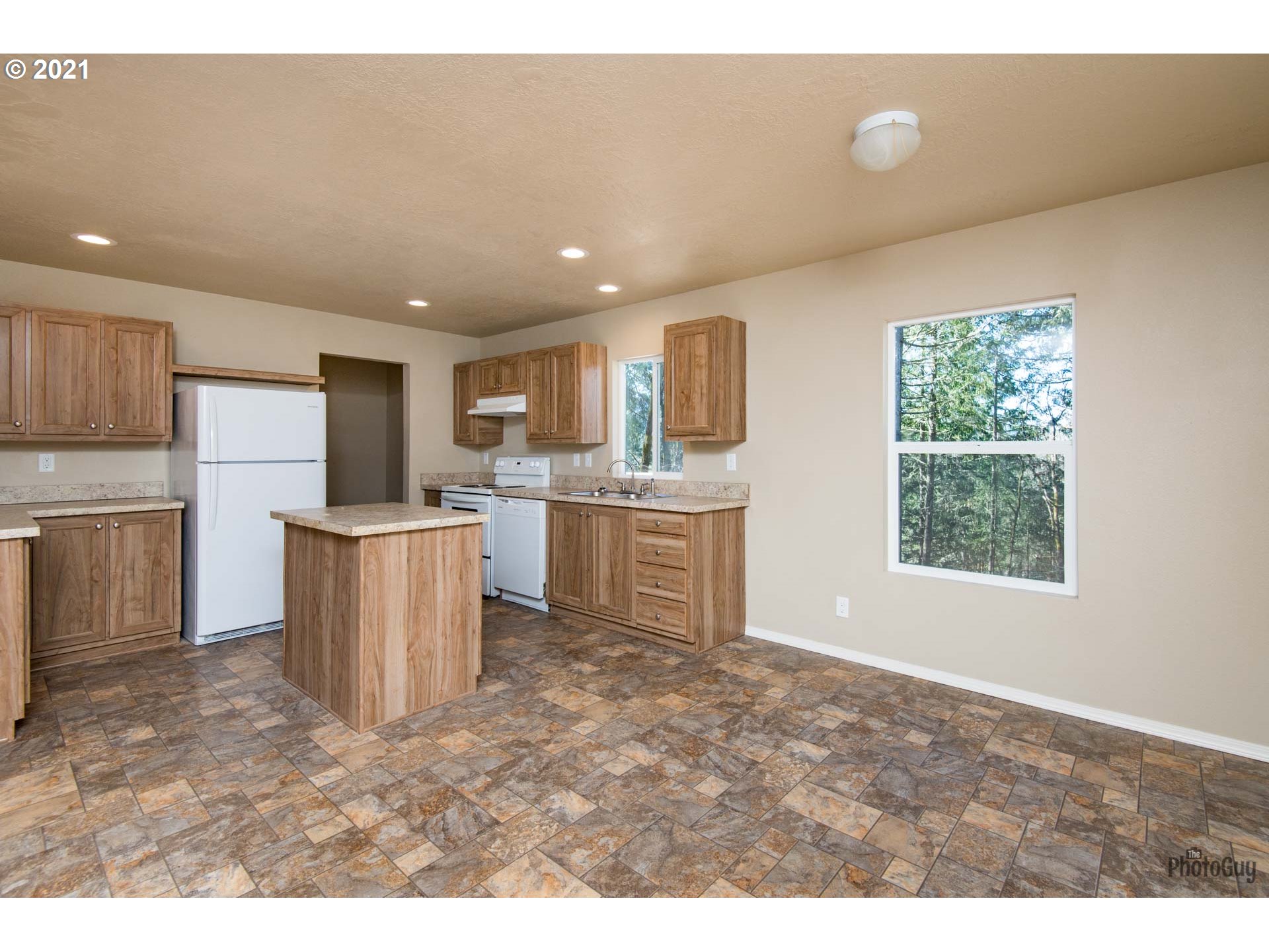 32390 Dillard Road Eugene, OR 97405 - Photo 5 of 32 Gallery Image 5