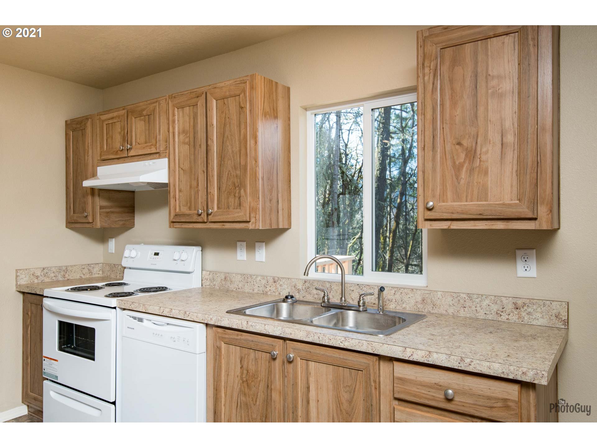 32390 Dillard Road Eugene, OR 97405 - Photo 8 of 32 Gallery Image 8