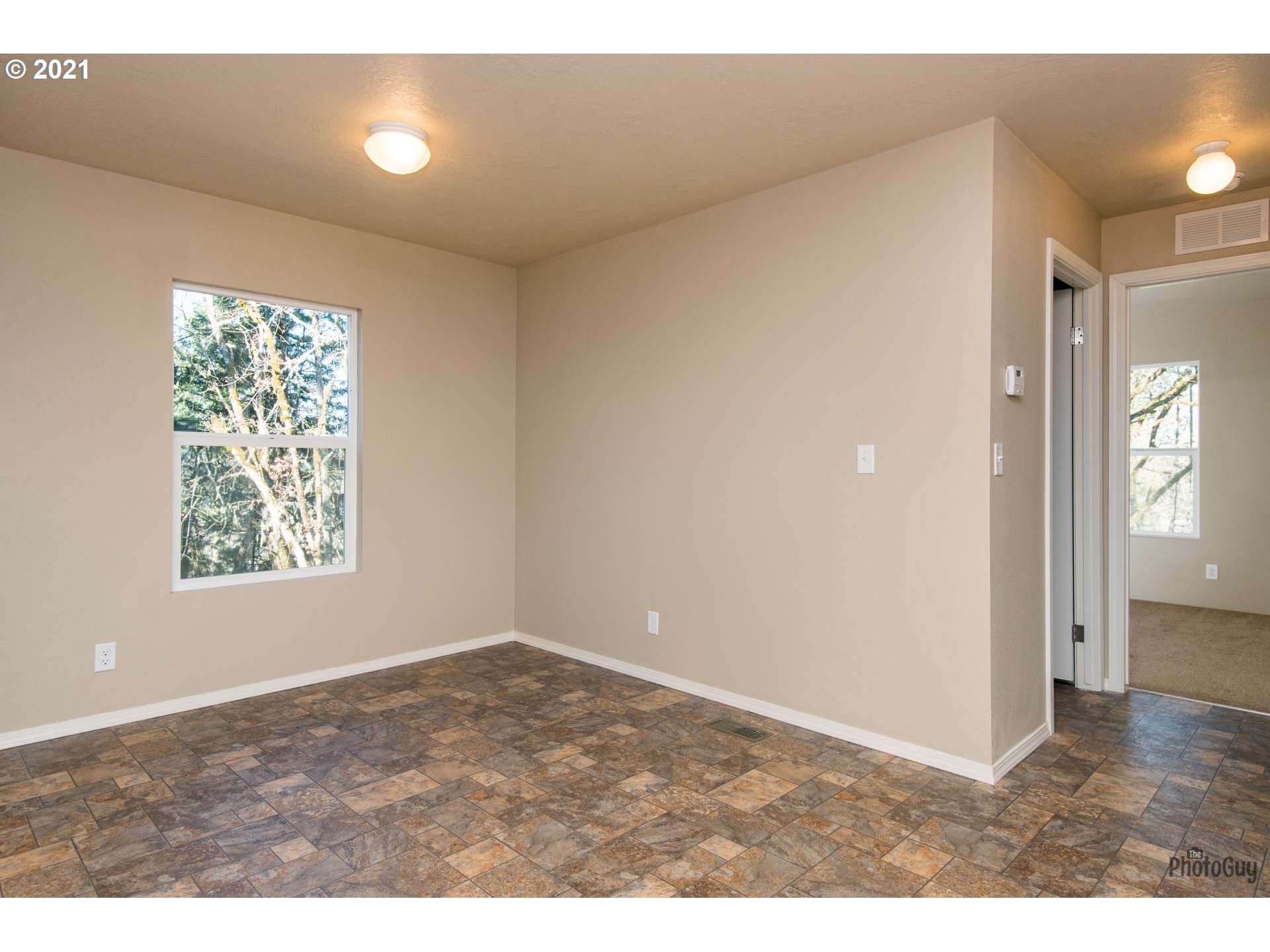 32390 Dillard Road Eugene, OR 97405 - Photo 9 of 32 Gallery Image 9