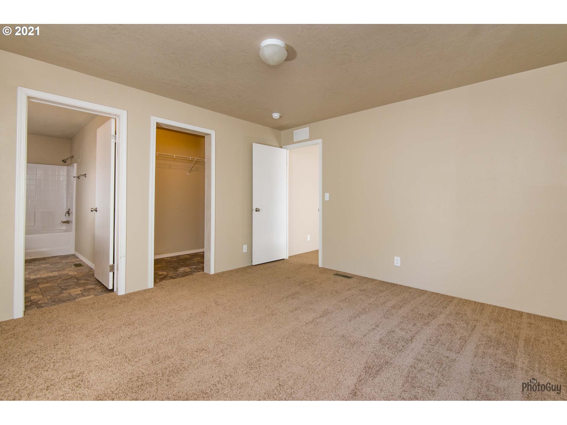 32390 Dillard Road Eugene, OR 97405 - Photo 10 of 32 Gallery Image 10