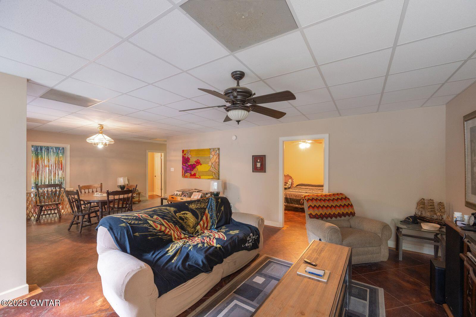 2400 Sand Ridge Bargerton Road Lexington, TN 38351 - Photo 25 of 48 a living room with furniture