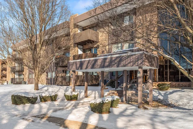 $205,000 | 1501 Woodbridge Road, Unit 1A, Joliet, IL 60436