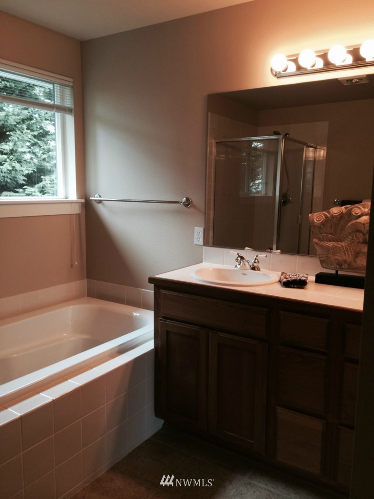 3309 Northeast 7th Court Renton, WA 98056 - Photo 11 of 18