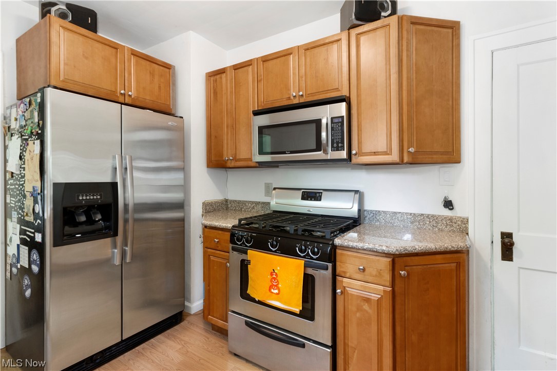1665 Maple Road Cleveland Heights, OH 44121 - Photo 8 of 25