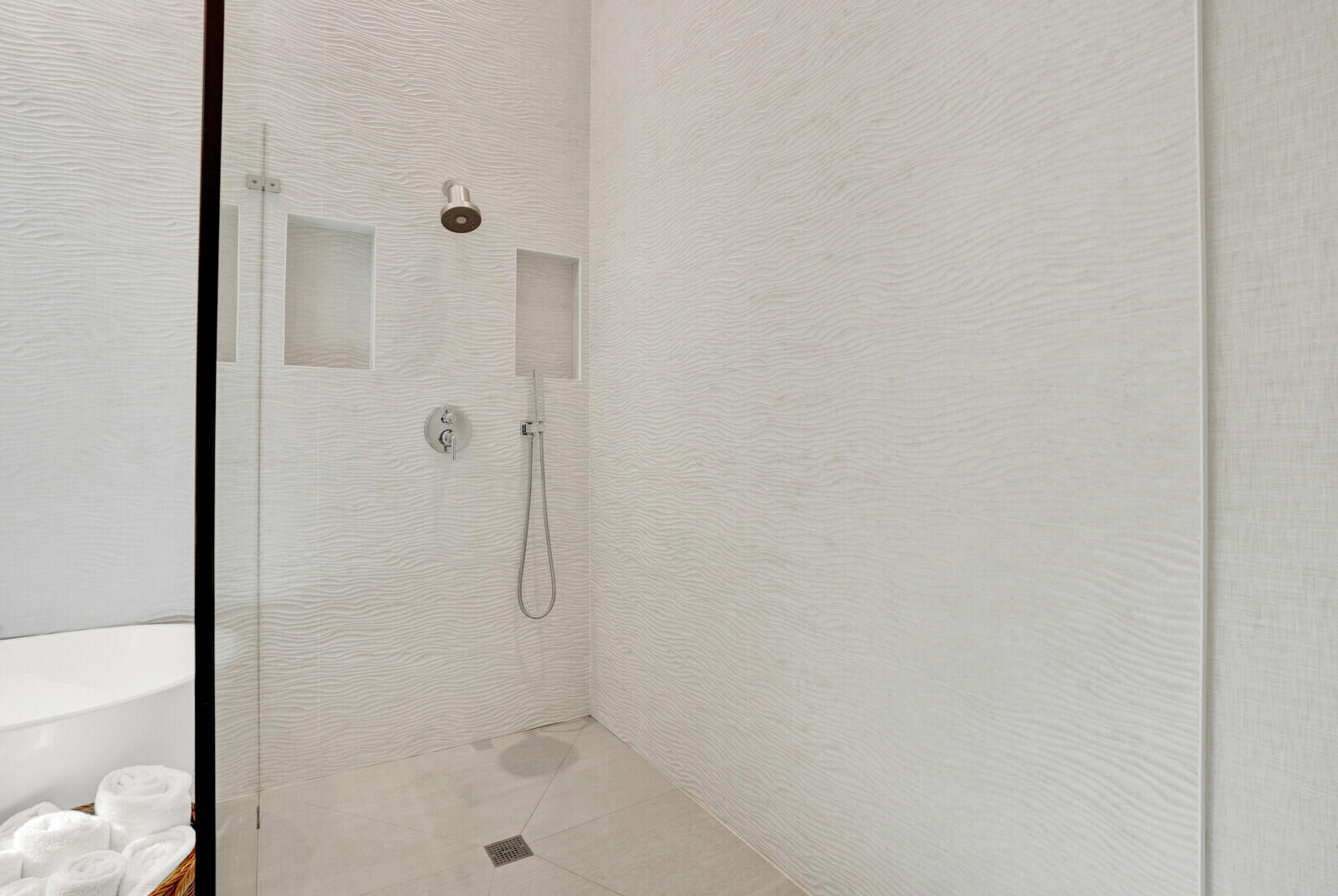 828 Northwest 2nd Avenue Boca Raton, FL 33432 - Photo 28 of 64 Primary Bathroom