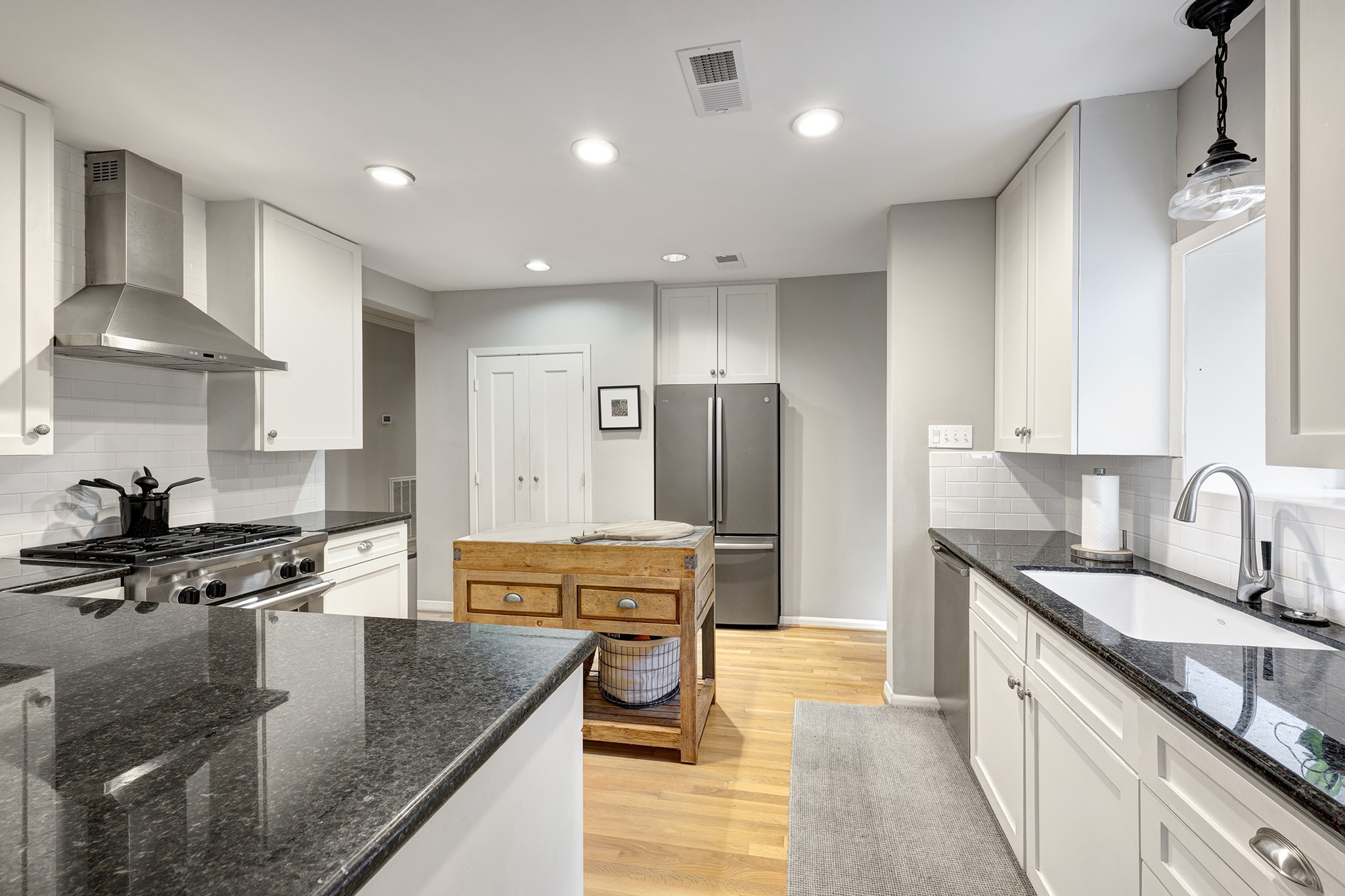 2215 Wroxton Road Houston, TX 77005 - Photo 10 of 30