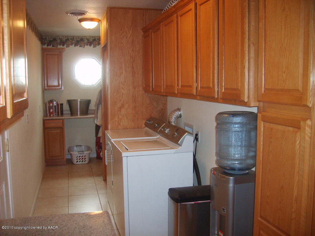 11601 Tascosa Road Amarillo, TX 79124 - Photo 12 of 26 Utility/Hobby room