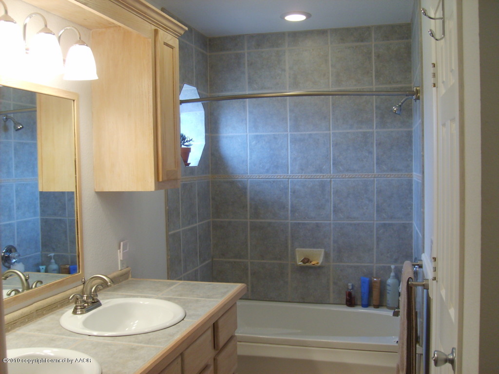 11601 Tascosa Road Amarillo, TX 79124 - Photo 9 of 26 Master bath