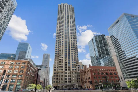 $195,000 | 440 North Wabash Avenue, Unit 2702, Chicago, IL 60611
