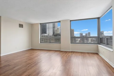 $195,000 | 440 North Wabash Avenue, Unit 2702, Chicago, IL 60611