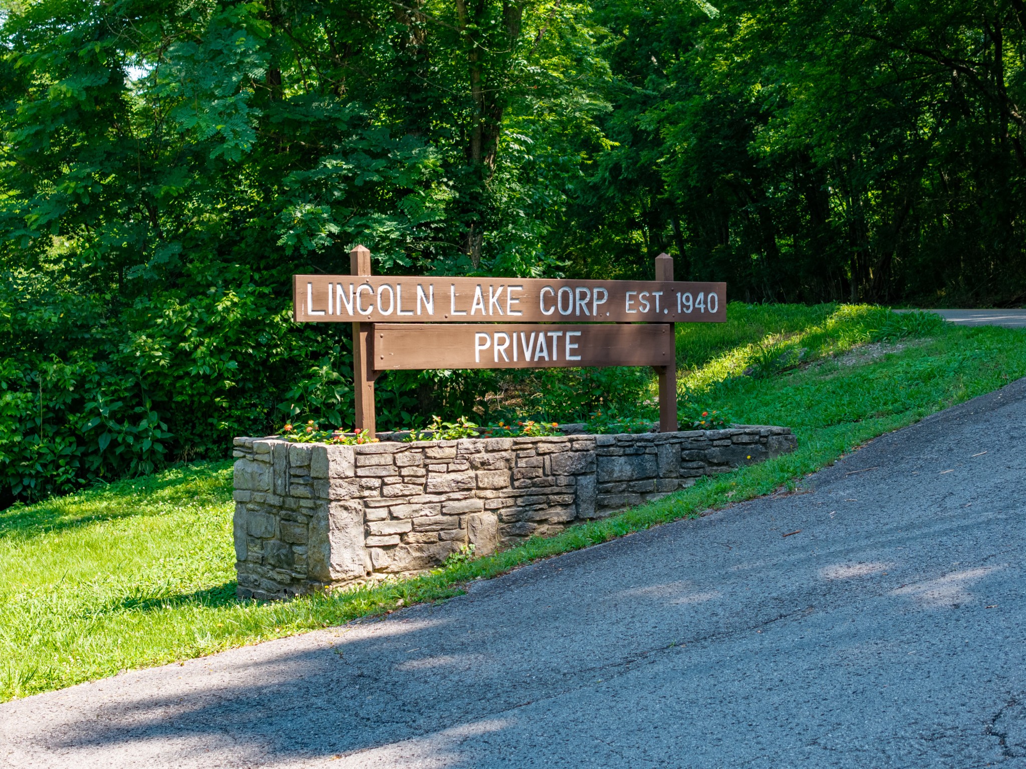 23 Lincoln Lake Road Kelso, TN 37348 - Photo 2 of 11 a sign on the side of a road
