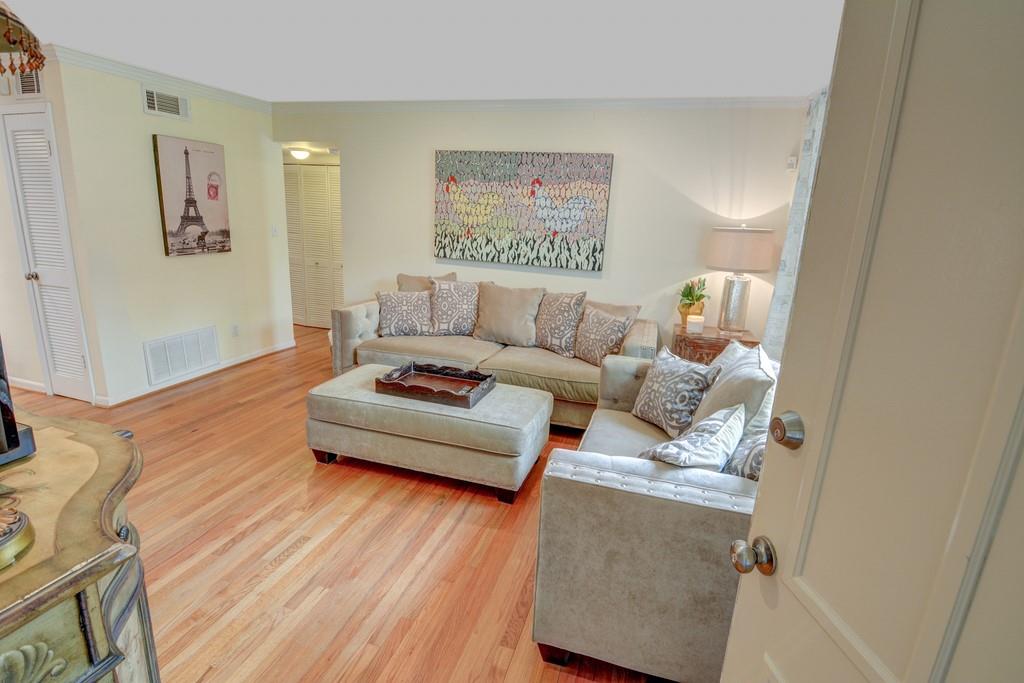 Step into this adorable Buckhead condo. So affordable and close to Buckhead restaurants and shops.