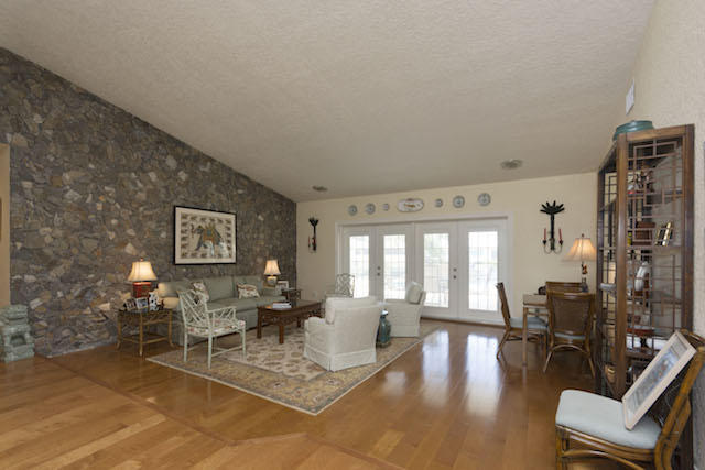 19 Eleuthera Drive Ocean Ridge, FL 33435 - Photo 6 of 40 19_ELEUTHERA_DR_MLS_HID1162837_ROOM5