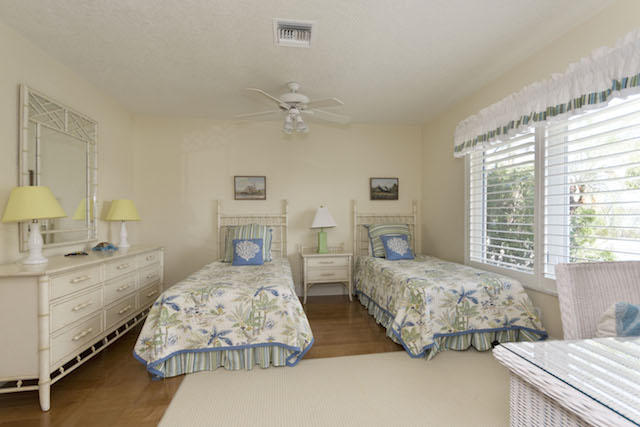 19 Eleuthera Drive Ocean Ridge, FL 33435 - Photo 10 of 40 19_ELEUTHERA_DR_MLS_HID1162837_ROOM9