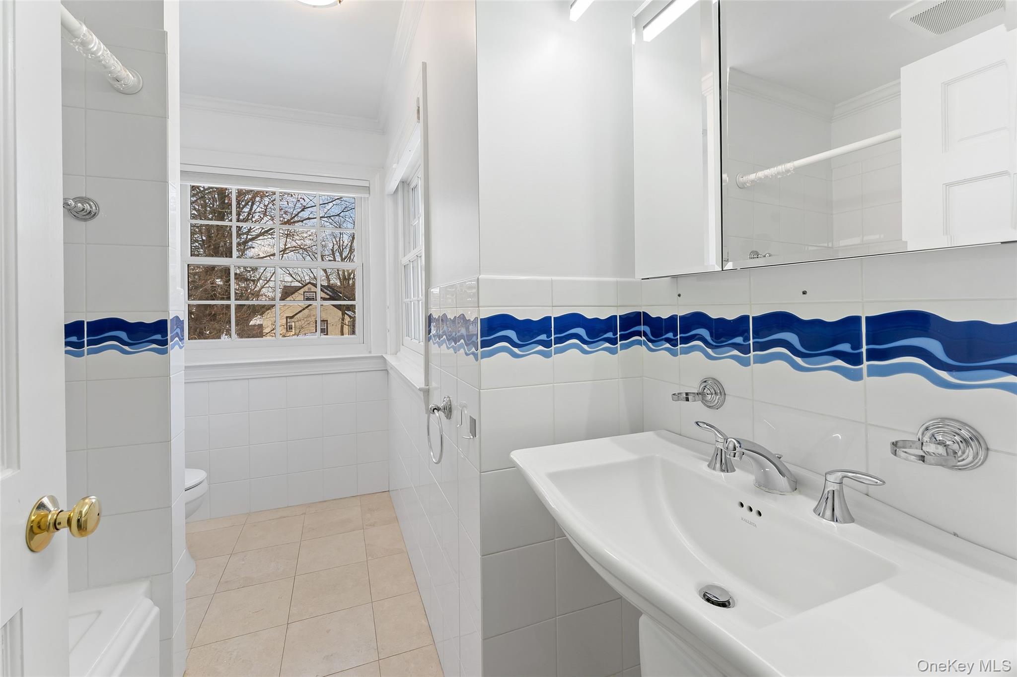 14 Wakefield Road Scarsdale, NY 10583 - Photo 18 of 27 2nd floor hall full bathroom