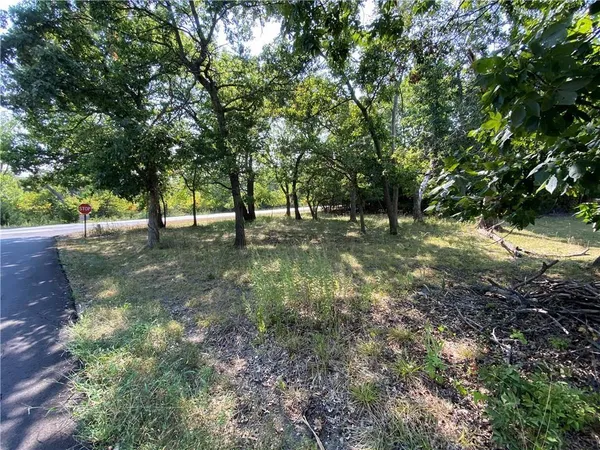 $16,000 | 317 South Linn Valley Drive, Linn Valley, KS 66040