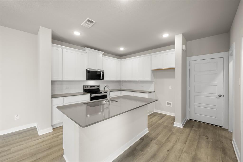 232 Wagon Spoke Way, Unit 17 Fort Worth, TX 76120 - Photo 11 of 26 232 Wagon Spoke- Kitchen-1