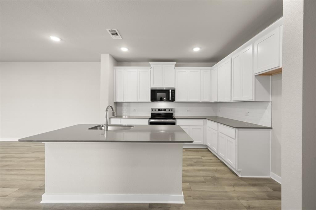 232 Wagon Spoke Way, Unit 17 Fort Worth, TX 76120 - Photo 12 of 26 232 Wagon Spoke- Kitchen-2