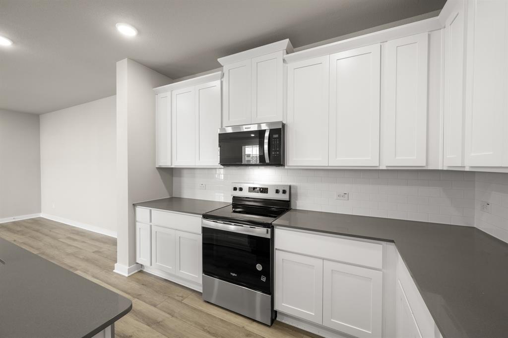 232 Wagon Spoke Way, Unit 17 Fort Worth, TX 76120 - Photo 13 of 26 232 Wagon Spoke- Kitchen-3