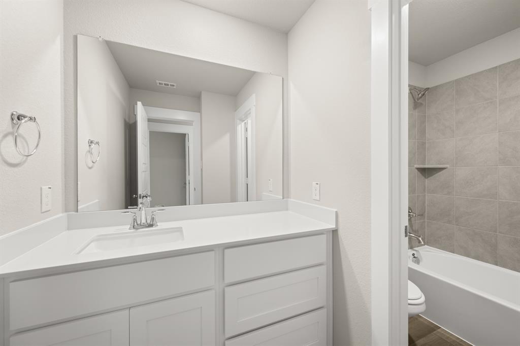 232 Wagon Spoke Way, Unit 17 Fort Worth, TX 76120 - Photo 19 of 26 232 Wagon Spoke- Bathroom-1