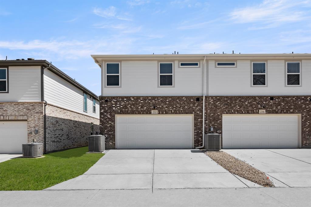 232 Wagon Spoke Way, Unit 17 Fort Worth, TX 76120 - Photo 4 of 26 232 Wagon Spoke- Back-1