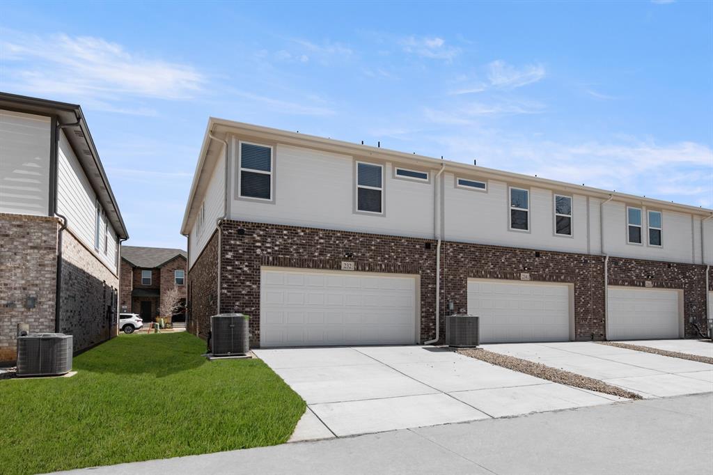 232 Wagon Spoke Way, Unit 17 Fort Worth, TX 76120 - Photo 5 of 26 232 Wagon Spoke- Back-2