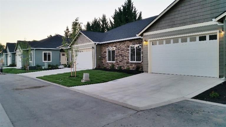 390 Live Oak Loop Central Point, OR 97502 - Photo 11 of 17 Additional Photo