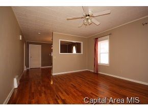 2421 Holmes Avenue Springfield, IL 62704 - Photo 5 of 22
