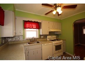 2421 Holmes Avenue Springfield, IL 62704 - Photo 8 of 22