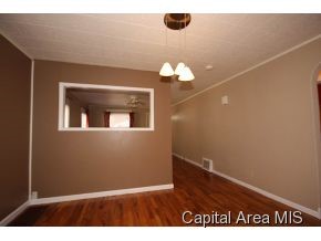 2421 Holmes Avenue Springfield, IL 62704 - Photo 10 of 22