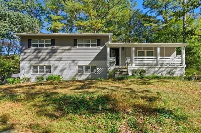 a view of a house with a yard