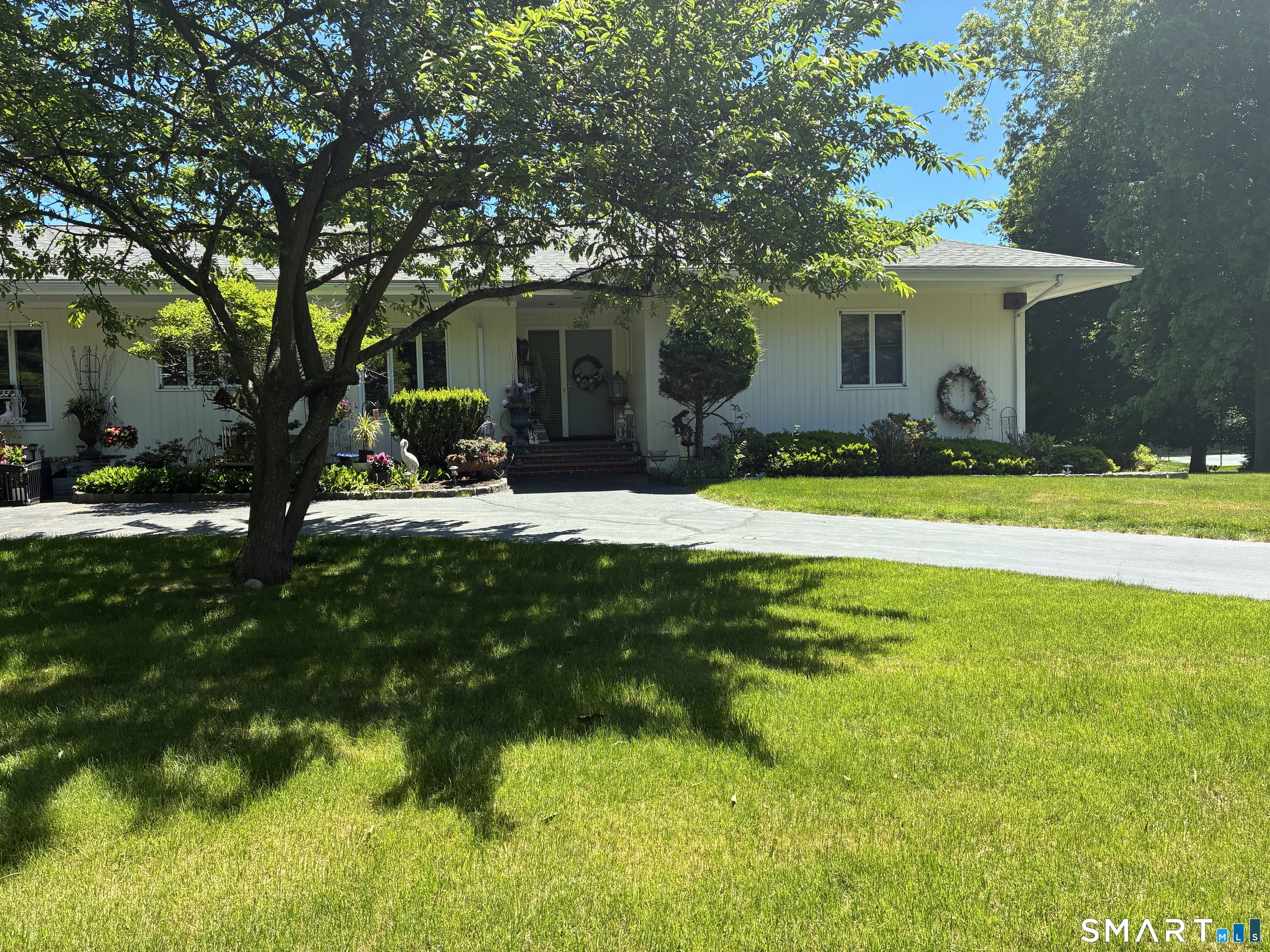 10 Heron Road Norwalk, CT 06855 - Photo 2 of 27