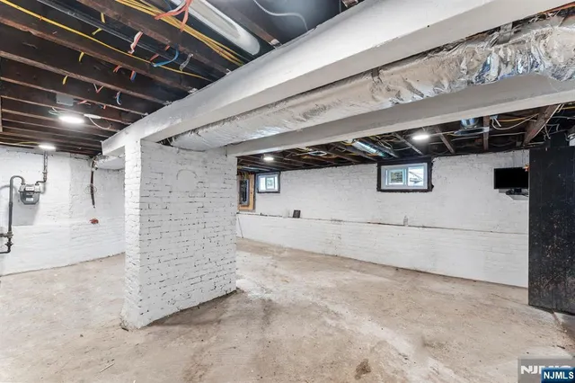 a view of utility room