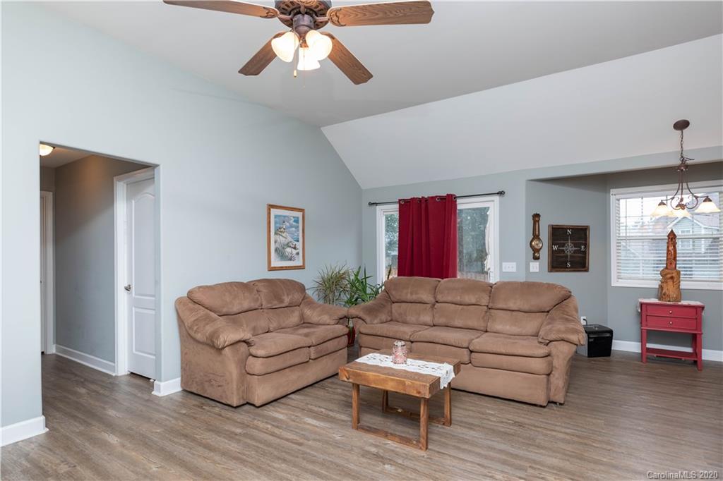 292 Eagle Creek Road Clover, SC 29710 - Photo 2 of 24 Gallery Image 2